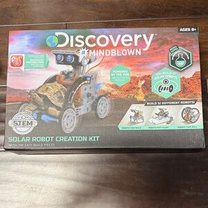 Discovery Mindblown Solar Robot Kit - Red and Blue